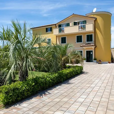 Oasa 3 Bed and Breakfast