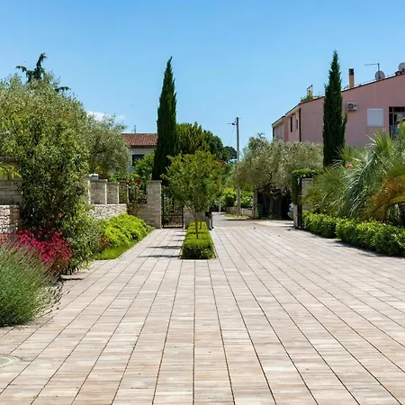 Oasa 3 Bed and Breakfast 4*