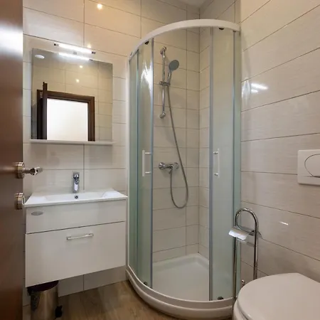 Oasa 3 Bed and Breakfast 4*