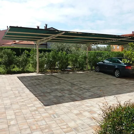 Oasa 3 Bed and Breakfast 4*