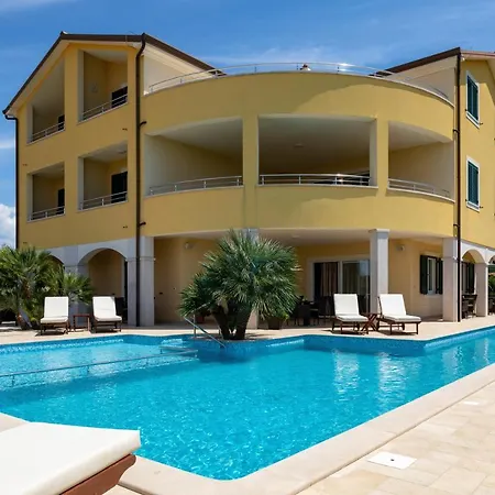 Oasa 2 Bed & Breakfast 4*