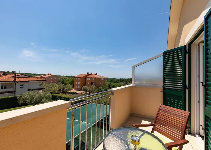 לינה וארוחת בוקר Oasa 2 4*