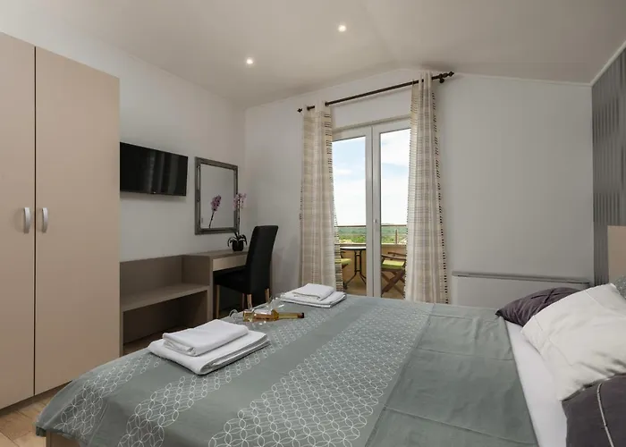 לינה וארוחת בוקר Oasa 2