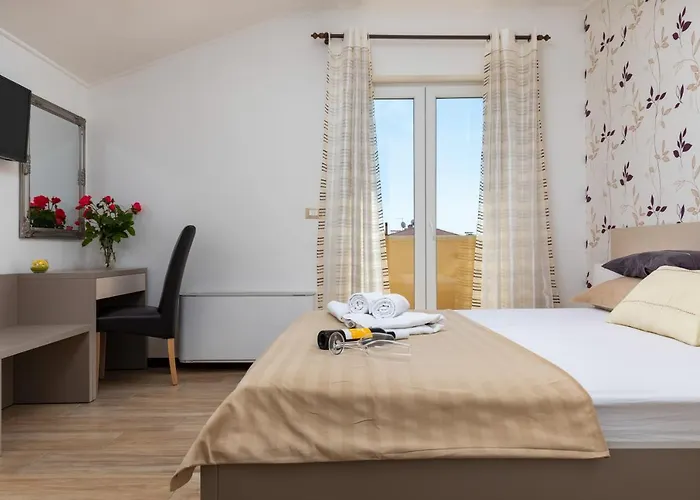 לינה וארוחת בוקר Oasa 2 4*