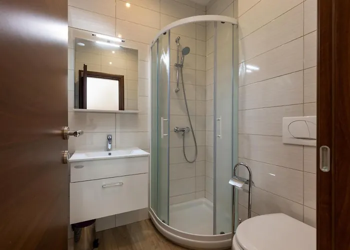 Oasa 2 לינה וארוחת בוקר 4*