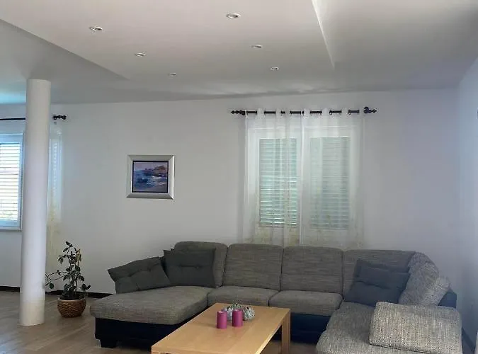 לינה וארוחת בוקר Oasa 2