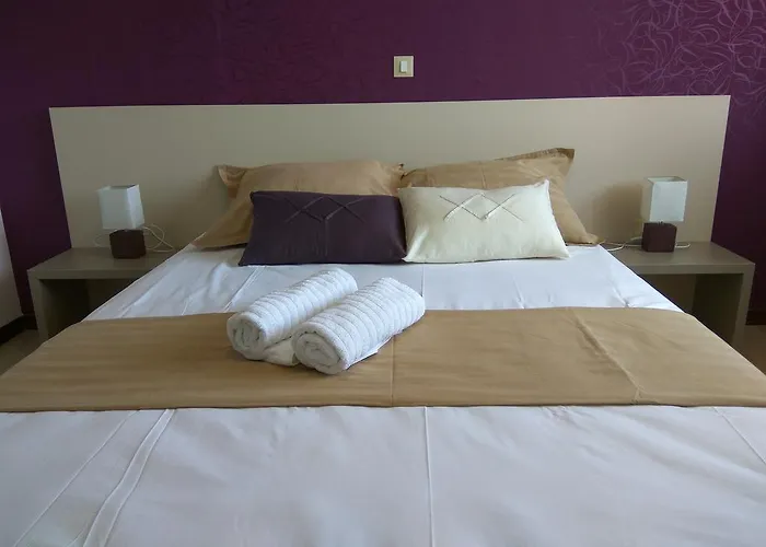 לינה וארוחת בוקר Oasa 2 4*