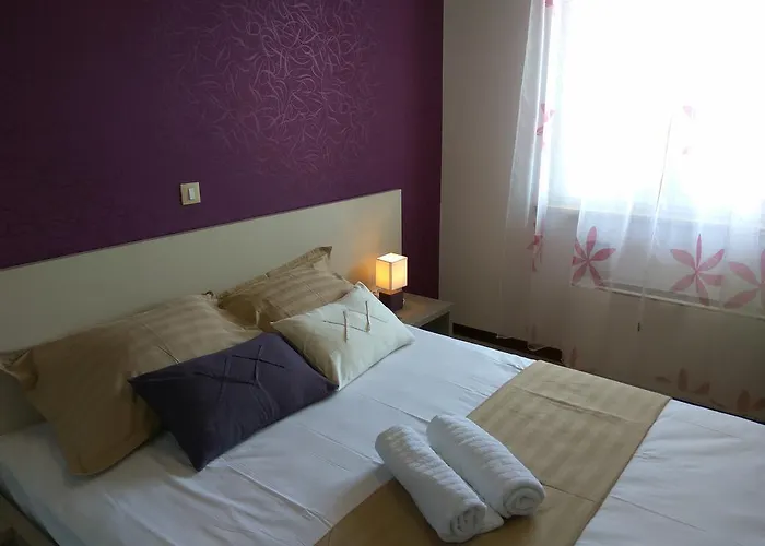 Oasa 2 לינה וארוחת בוקר 4*