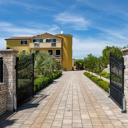 Oasa 3 4* 로비니스코 셀로